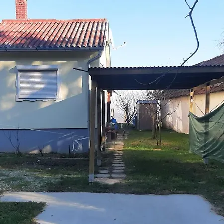 Erdei Fenyoe Σπίτι διακοπών Lenti